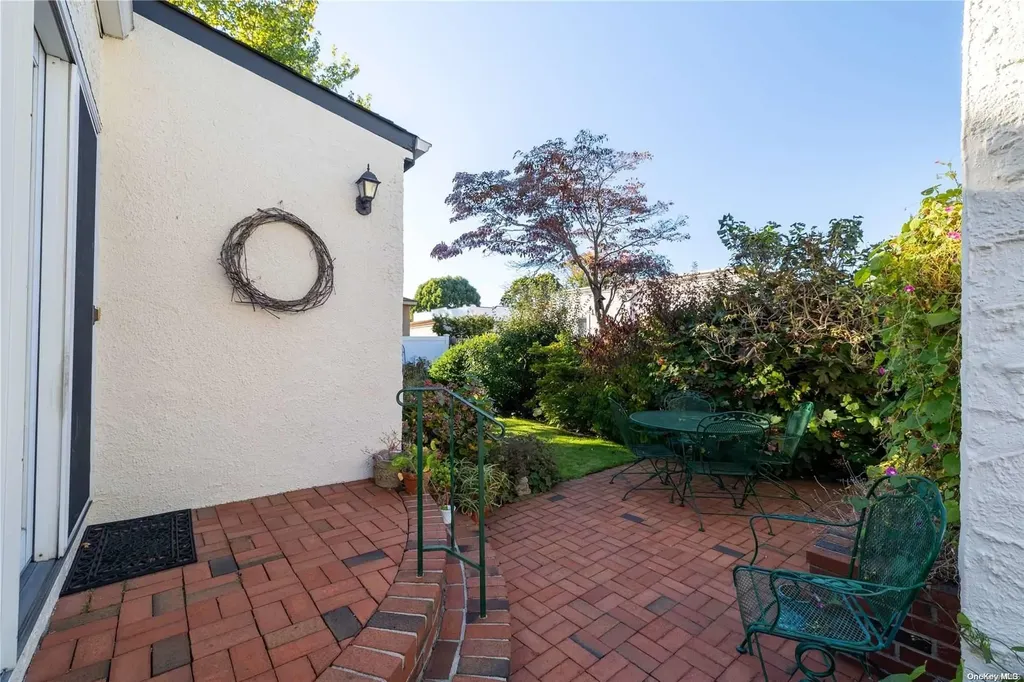 88 Fox Boulevard Merrick NY 11566