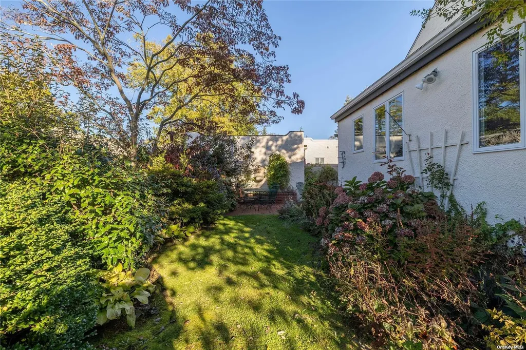 88 Fox Boulevard Merrick NY 11566