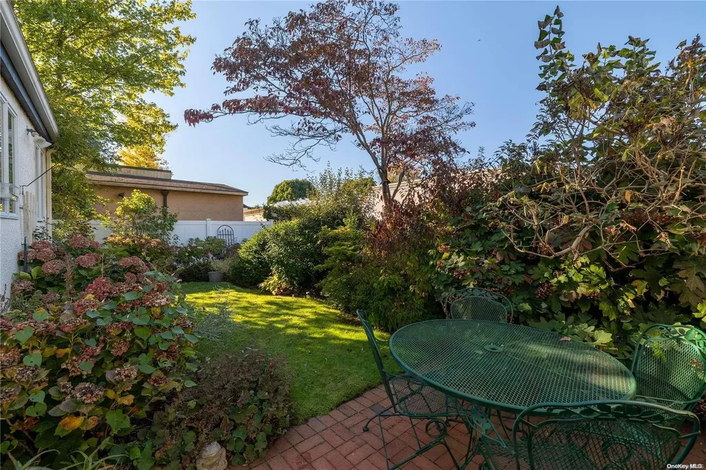 88 Fox Boulevard Merrick NY 11566