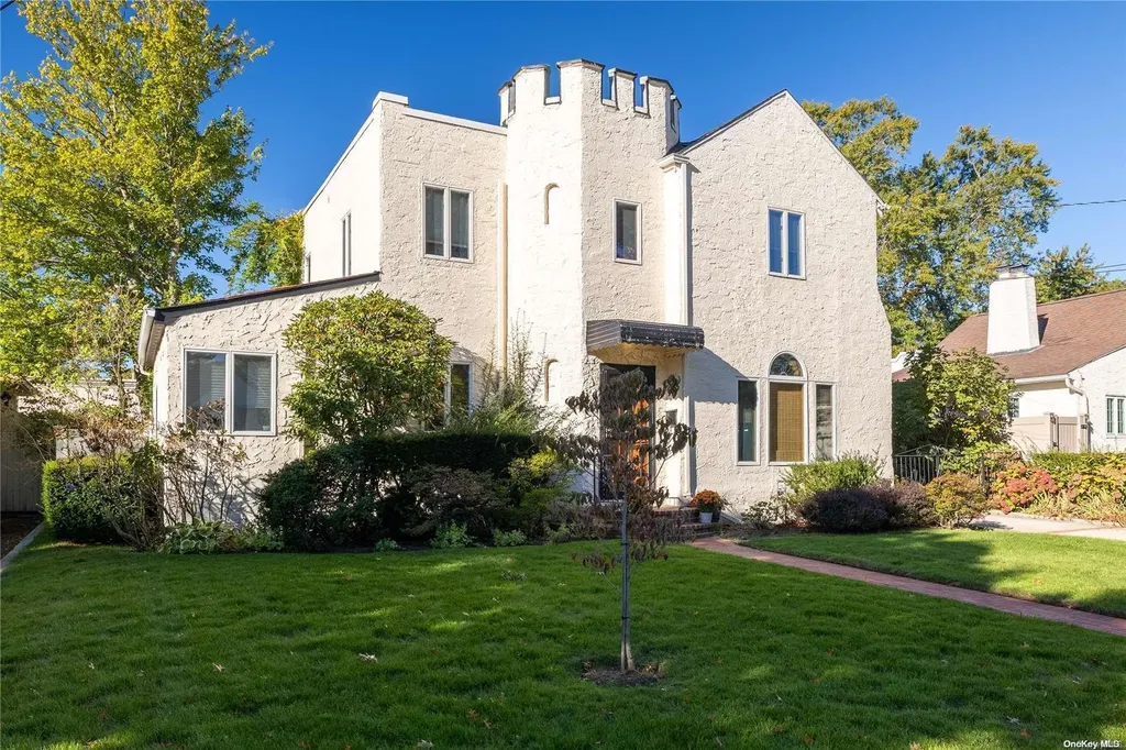 88 Fox Boulevard Merrick NY 11566