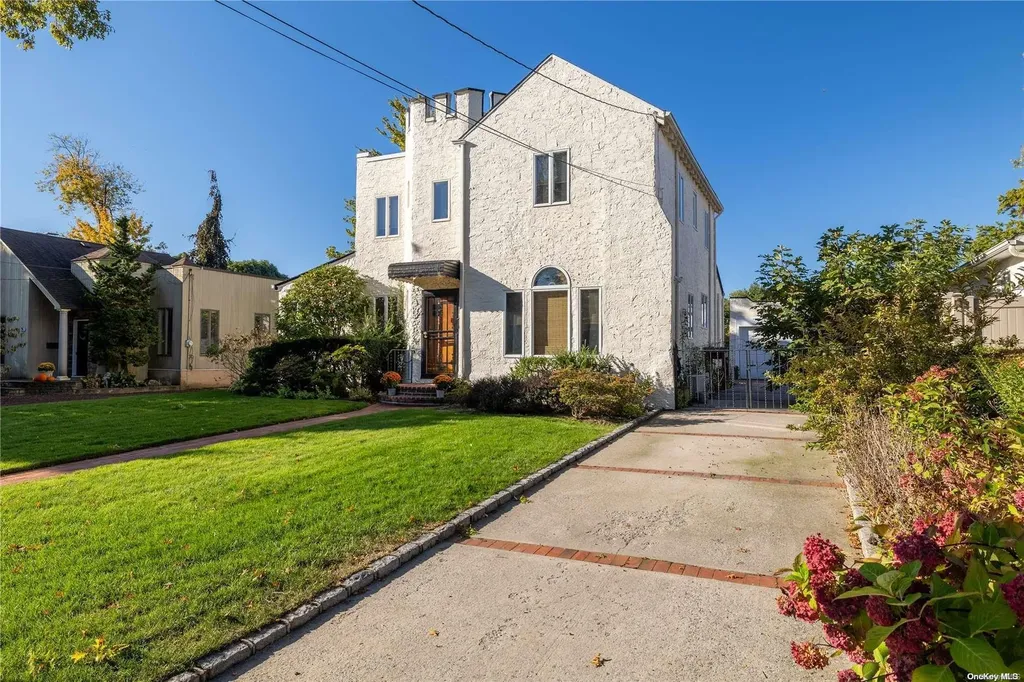 88 Fox Boulevard Merrick NY 11566