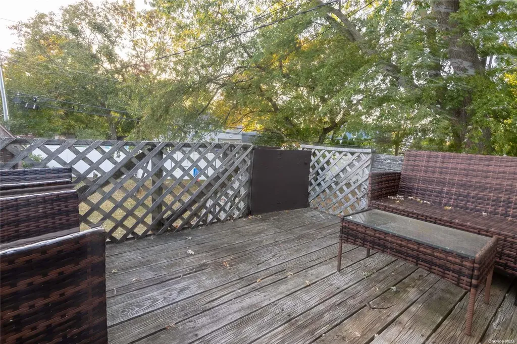10 Wagon Lane E Centereach NY 11720