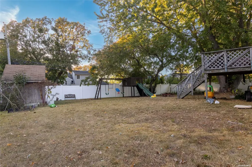10 Wagon Lane E Centereach NY 11720