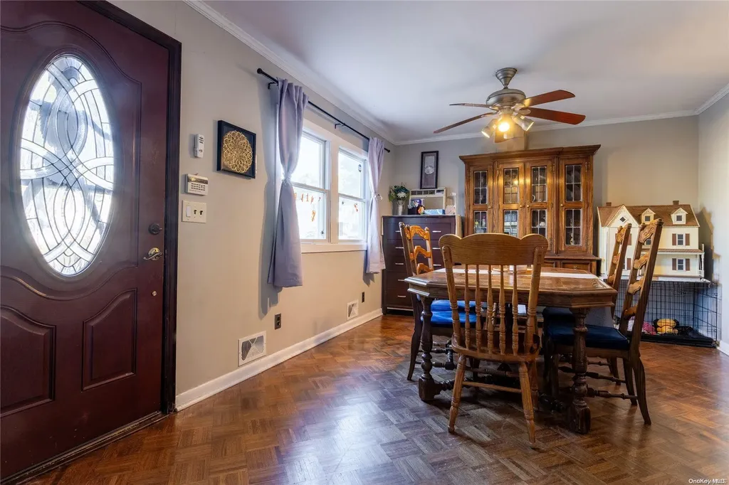 10 Wagon Lane E Centereach NY 11720