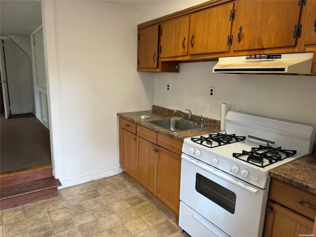 10 Wagon Lane E Centereach NY 11720