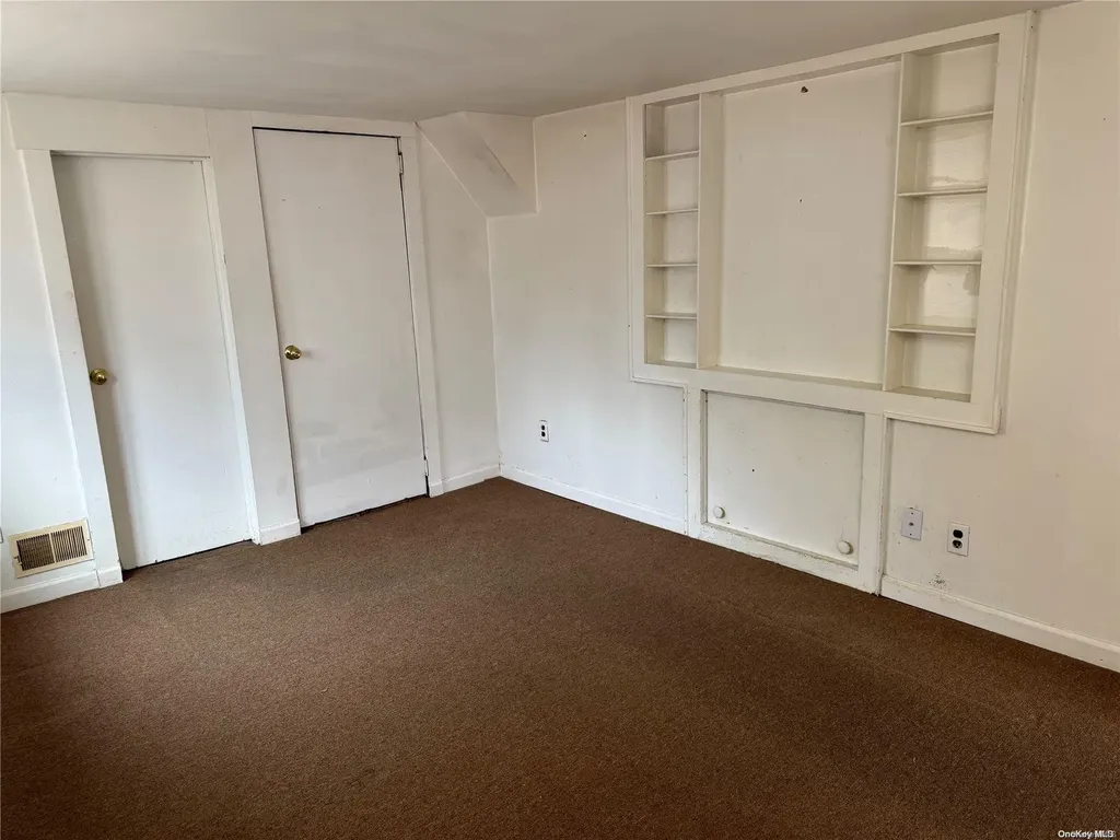 10 Wagon Lane E Centereach NY 11720