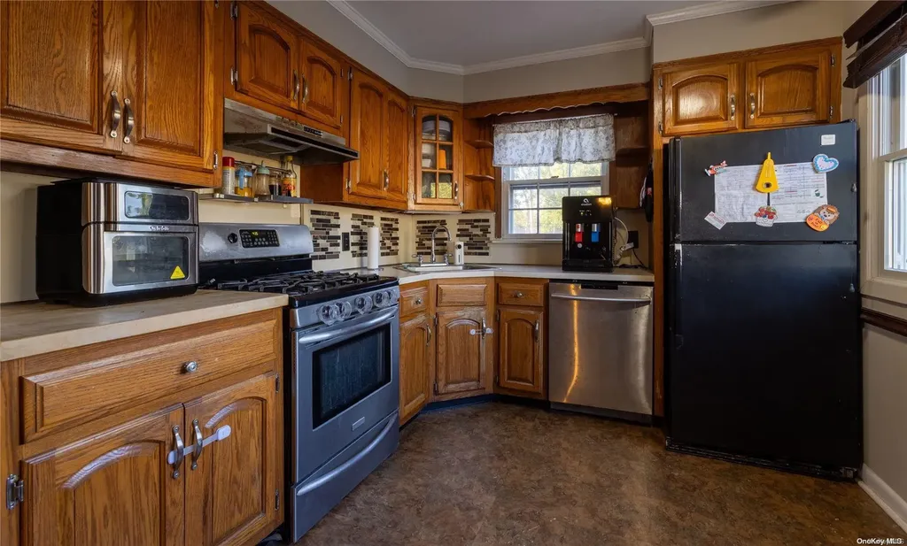 10 Wagon Lane E Centereach NY 11720