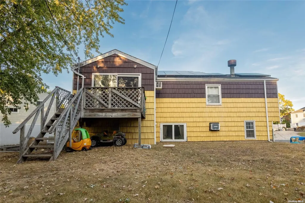 10 Wagon Lane E Centereach NY 11720