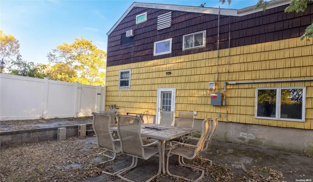 10 Wagon Lane E Centereach NY 11720