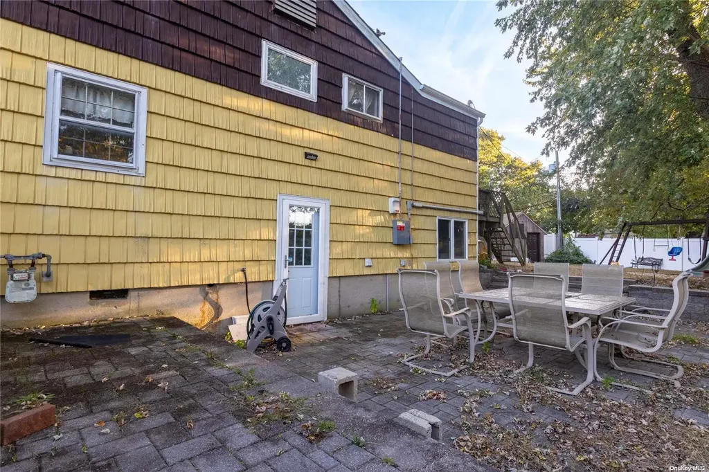 10 Wagon Lane E Centereach NY 11720