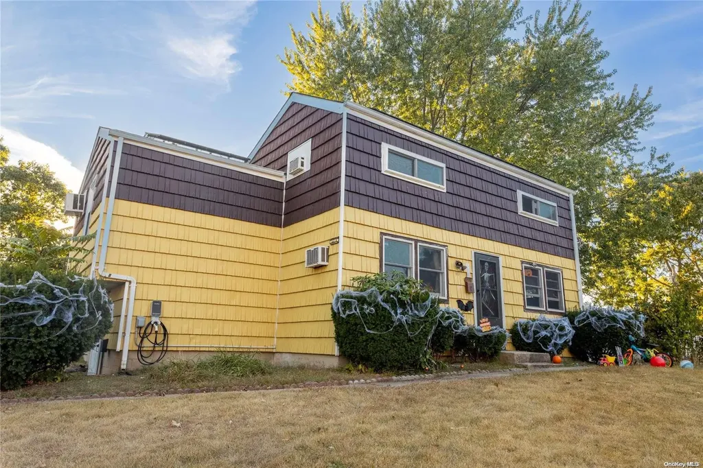 10 Wagon Lane E Centereach NY 11720