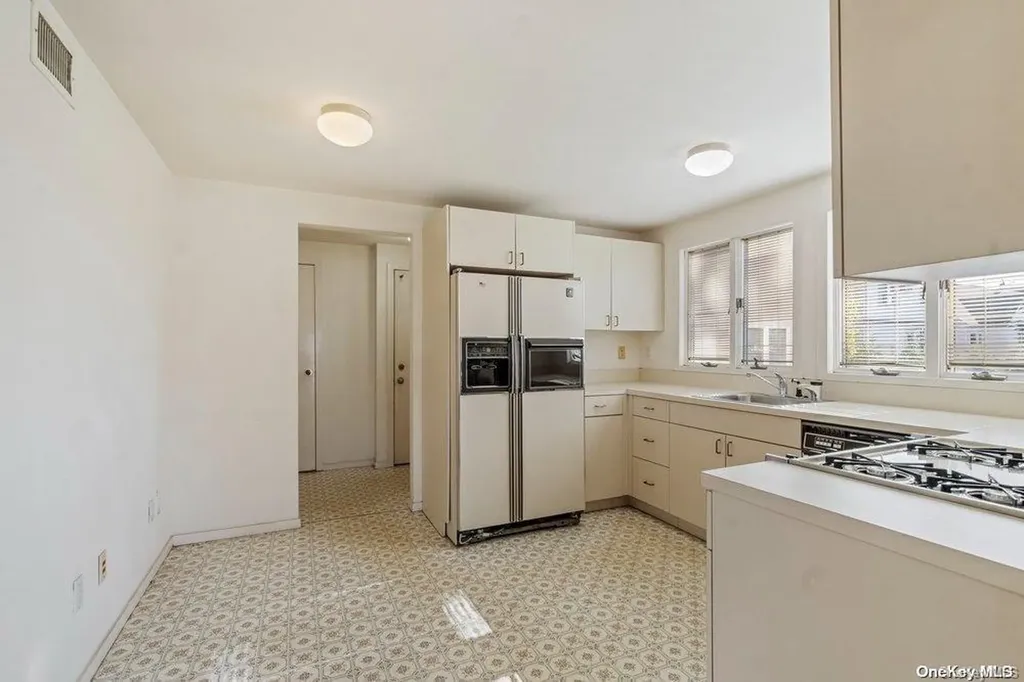 68 Maple Avenue Bay Shore NY 11706