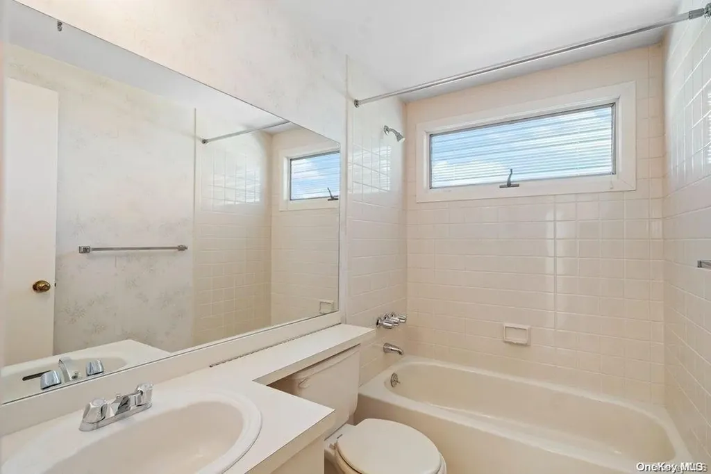 68 Maple Avenue Bay Shore NY 11706
