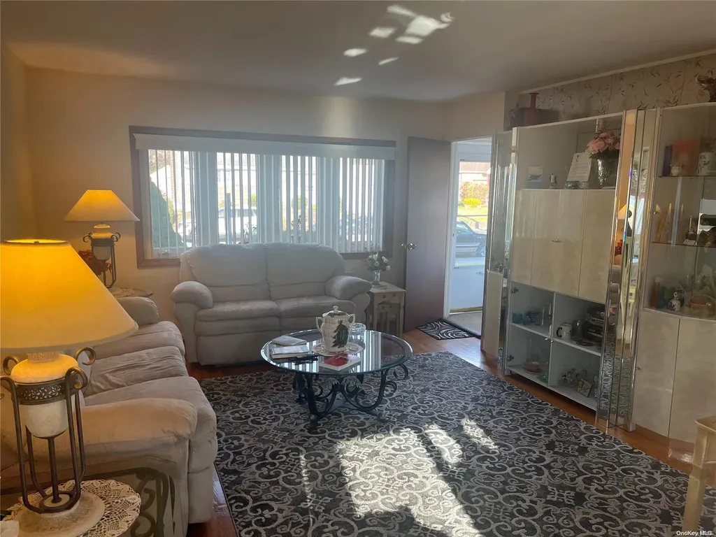 496 Morris Drive Valley Stream NY 11580