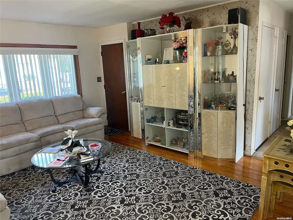 496 Morris Drive Valley Stream NY 11580