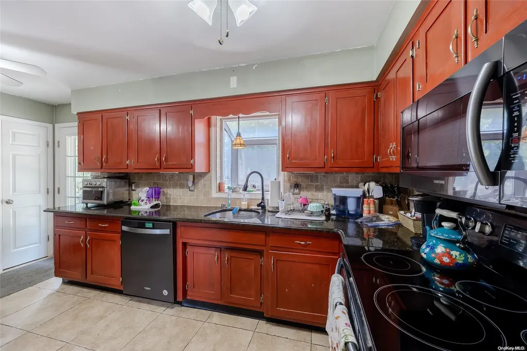 103 Hallock Lane Rocky Point NY 11778