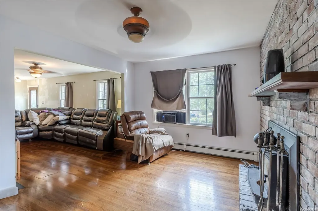 103 Hallock Lane Rocky Point NY 11778