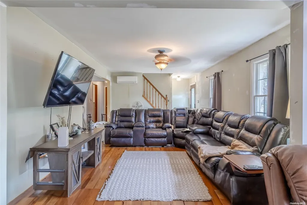 103 Hallock Lane Rocky Point NY 11778