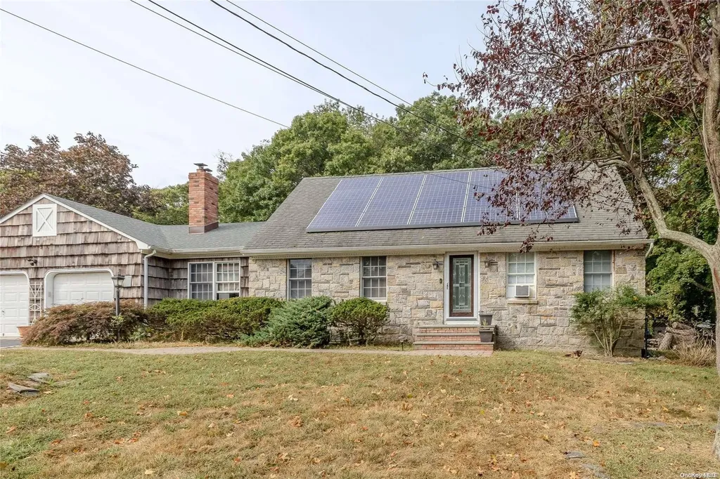 103 Hallock Lane Rocky Point NY 11778