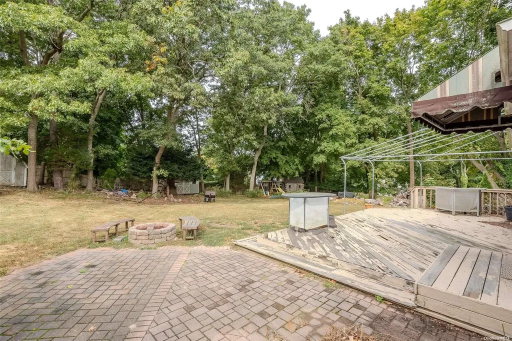 103 Hallock Lane Rocky Point NY 11778