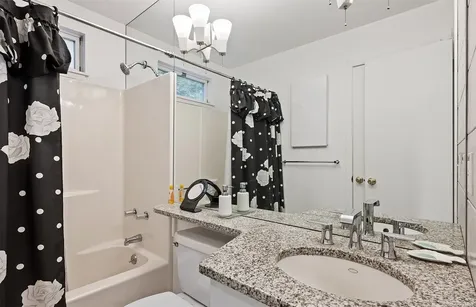 11 Gunpowder Lane East Hampton NY 11937