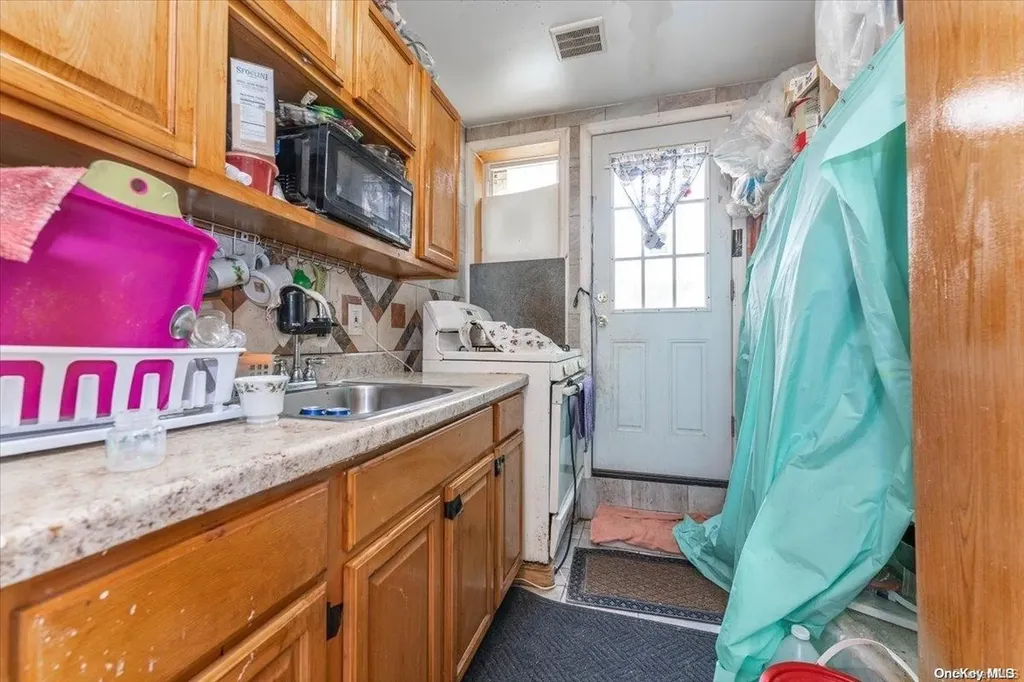 132-25 Avery Avenue Flushing NY 11355