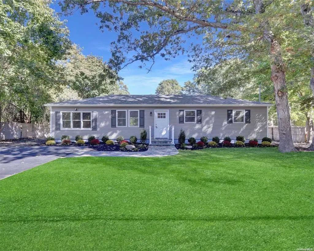 9 Old Saddle Road Ridge NY 11961