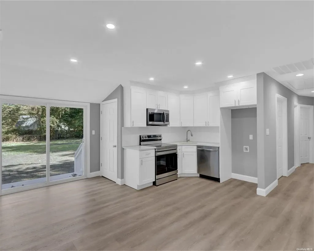 9 Old Saddle Road Ridge NY 11961