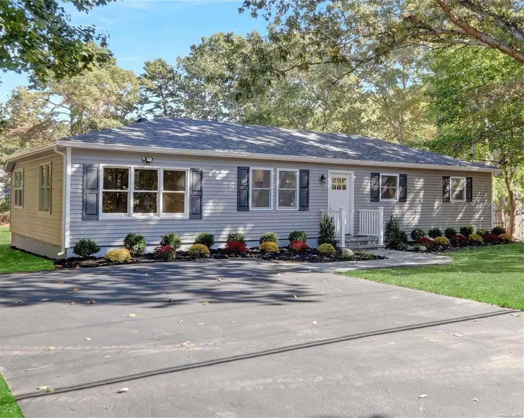 9 Old Saddle Road Ridge NY 11961