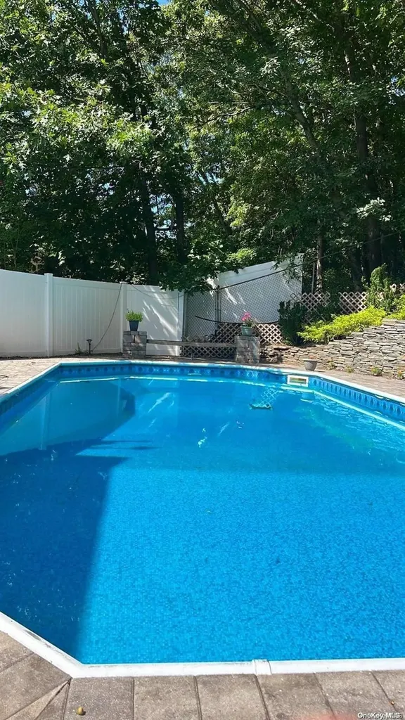60 Sheryl Crescent Smithtown NY 11787
