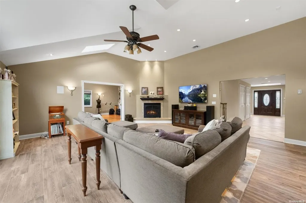 7 Coconut Drive Commack NY 11725