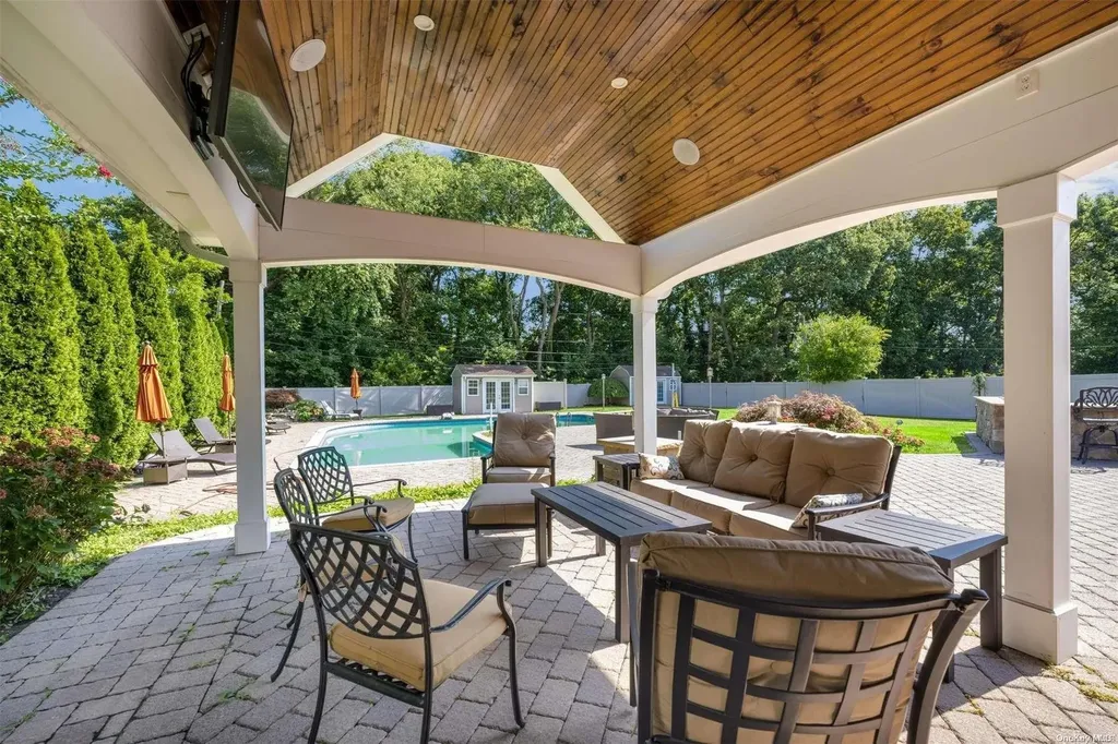 7 Coconut Drive Commack NY 11725