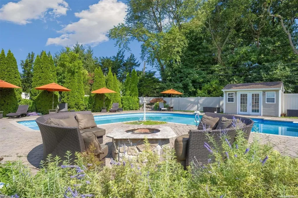 7 Coconut Drive Commack NY 11725