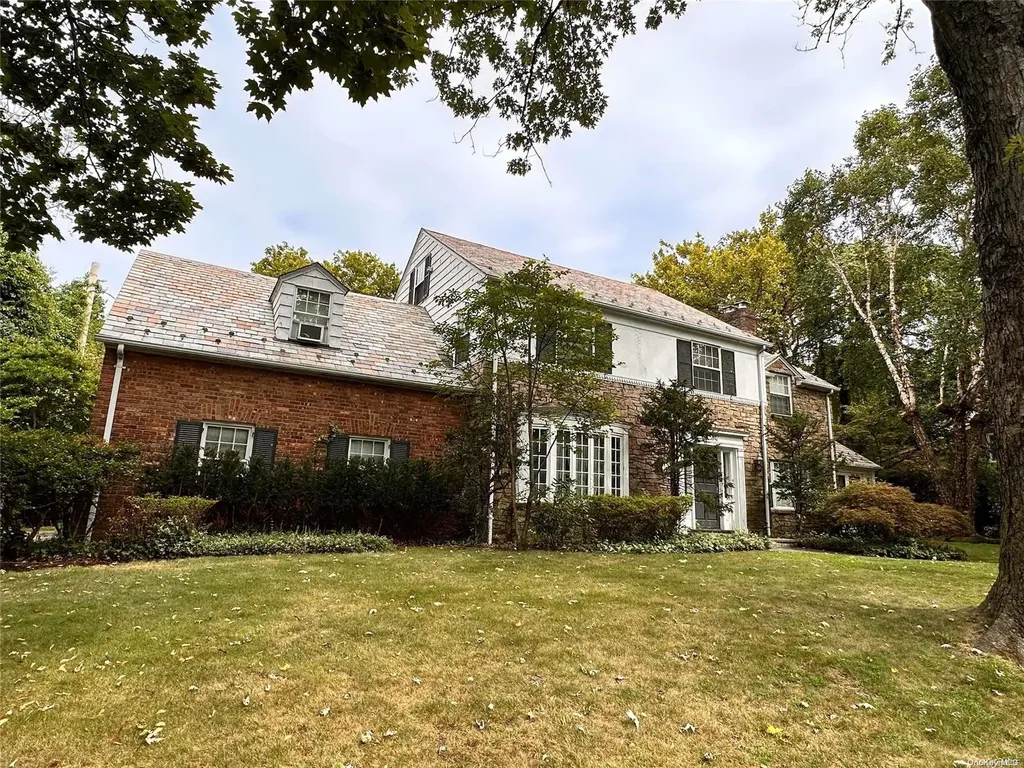15 Carlton Road Great Neck NY 11021