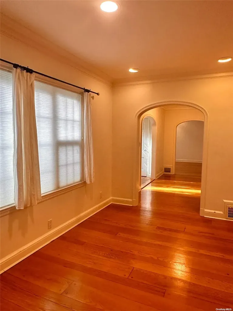 15 Carlton Road Great Neck NY 11021