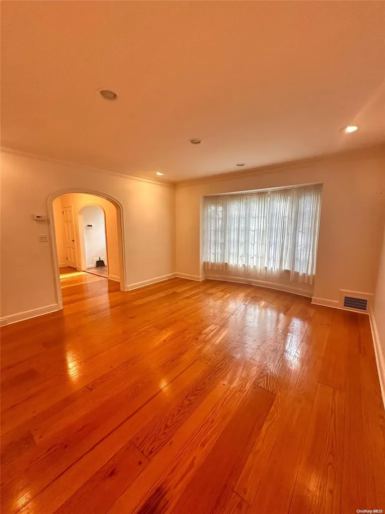 15 Carlton Road Great Neck NY 11021
