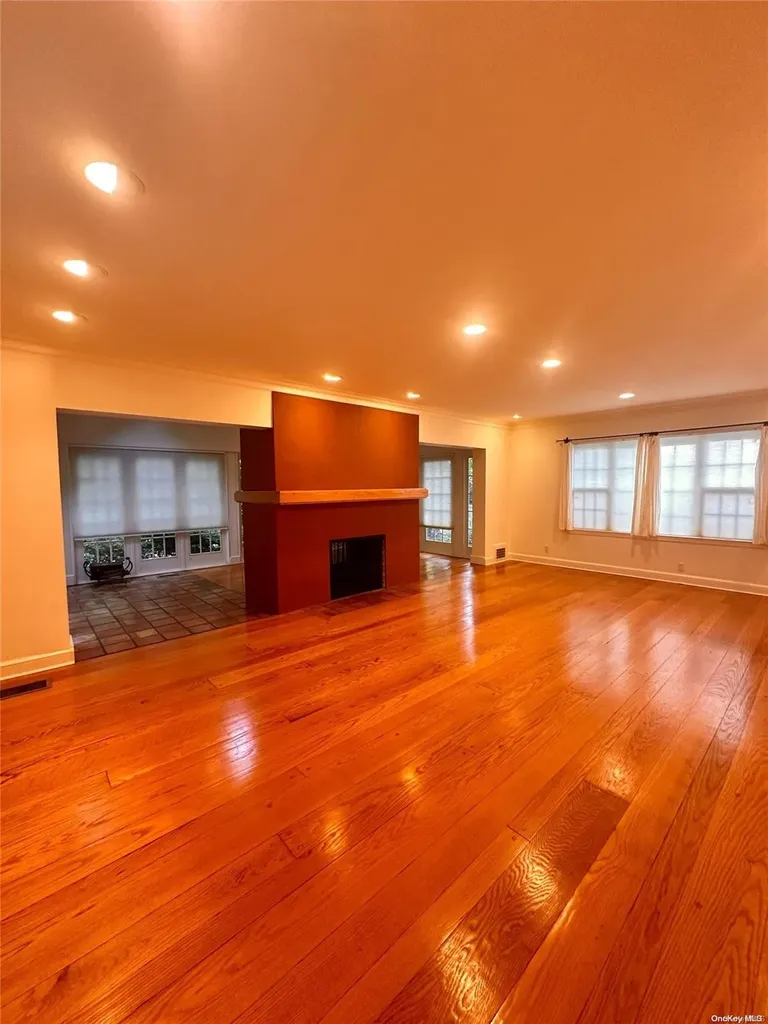 15 Carlton Road Great Neck NY 11021