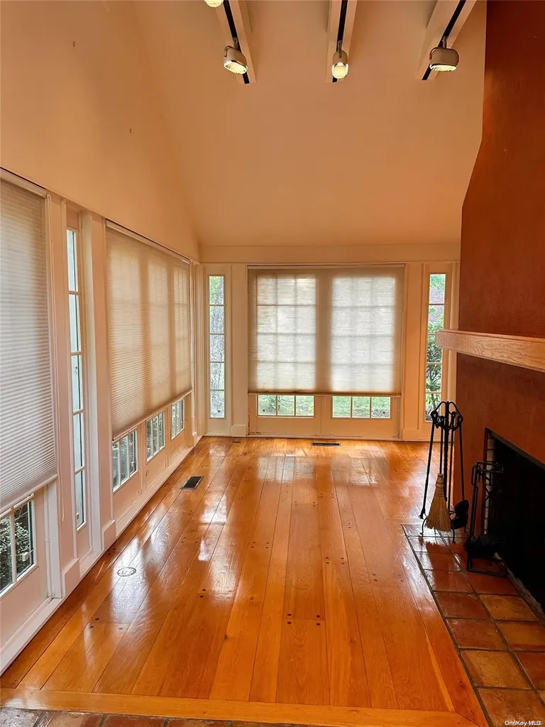 15 Carlton Road Great Neck NY 11021
