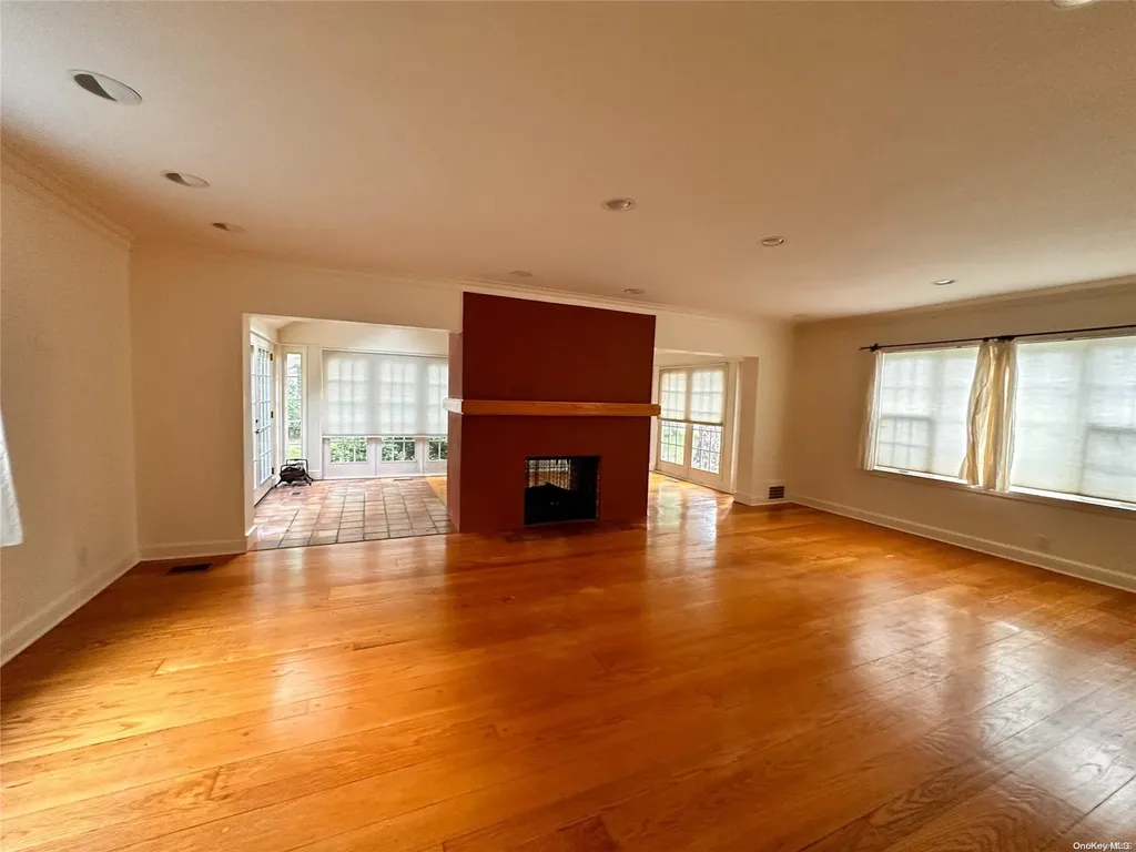 15 Carlton Road Great Neck NY 11021