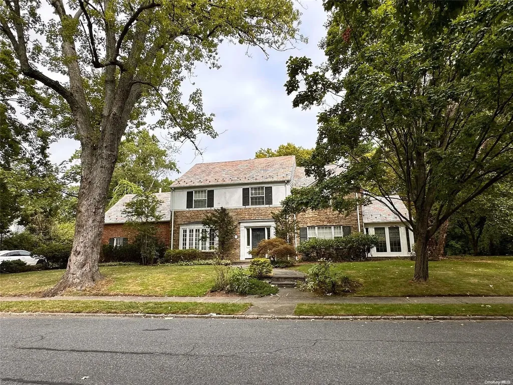 15 Carlton Road Great Neck NY 11021
