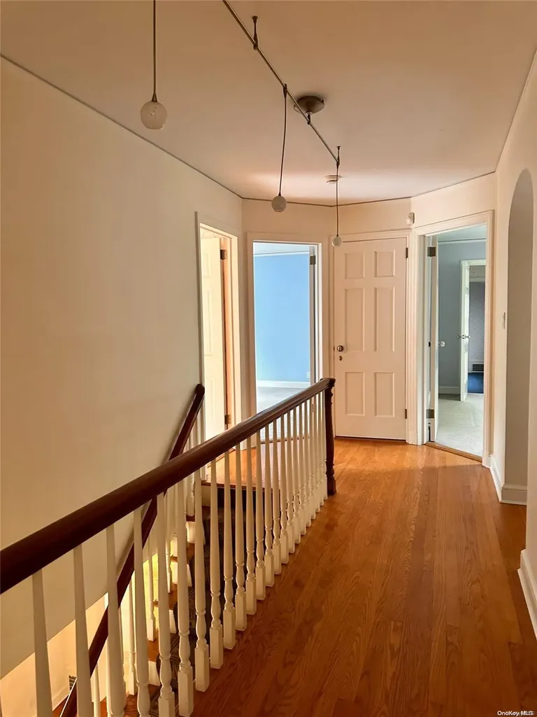 15 Carlton Road Great Neck NY 11021