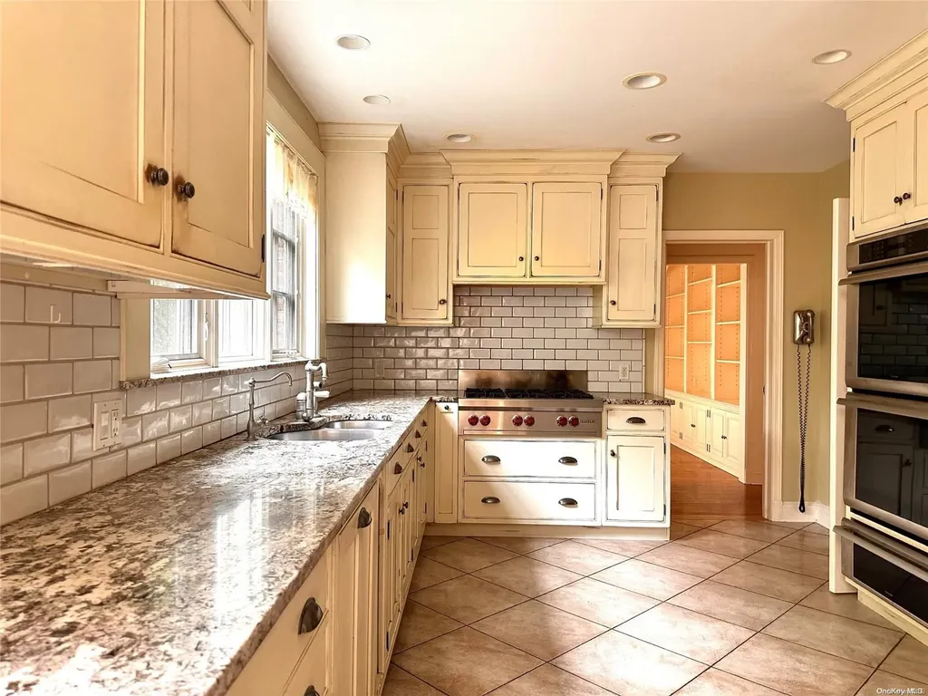 15 Carlton Road Great Neck NY 11021
