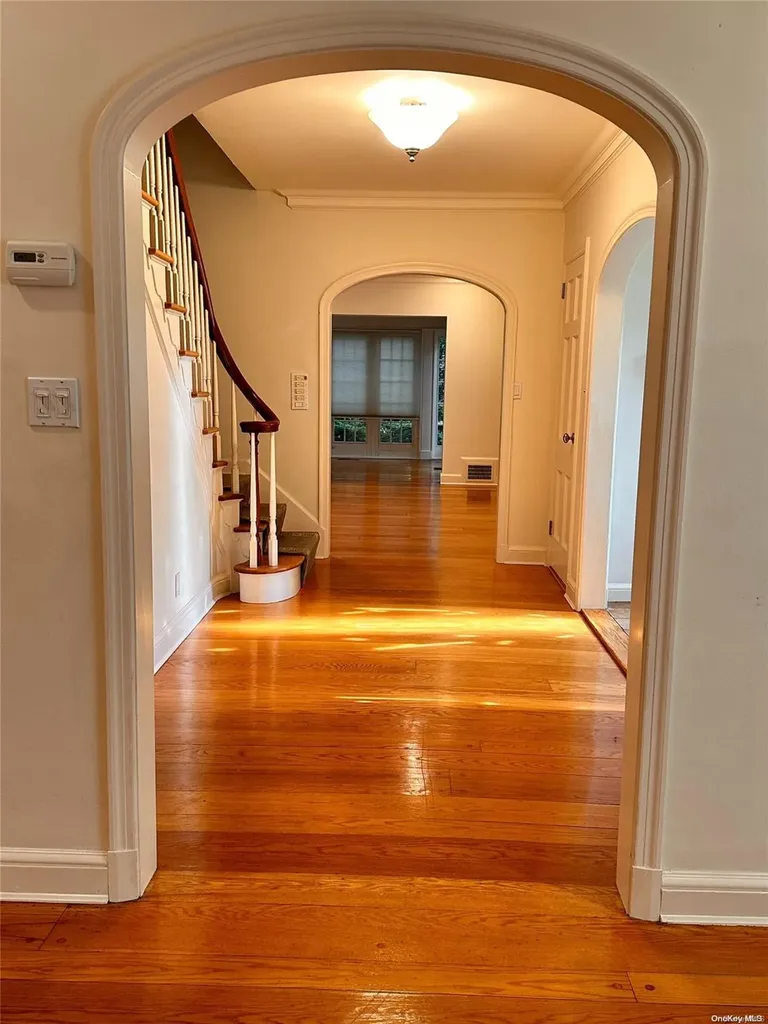 15 Carlton Road Great Neck NY 11021