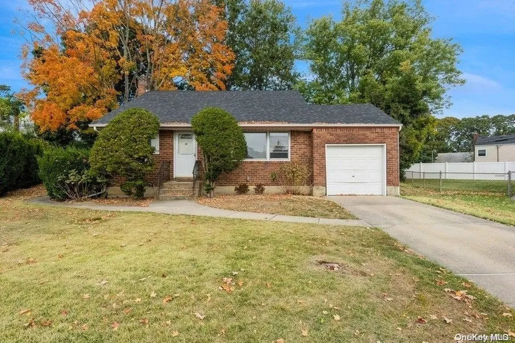 10 Robert Court Bethpage NY 11714