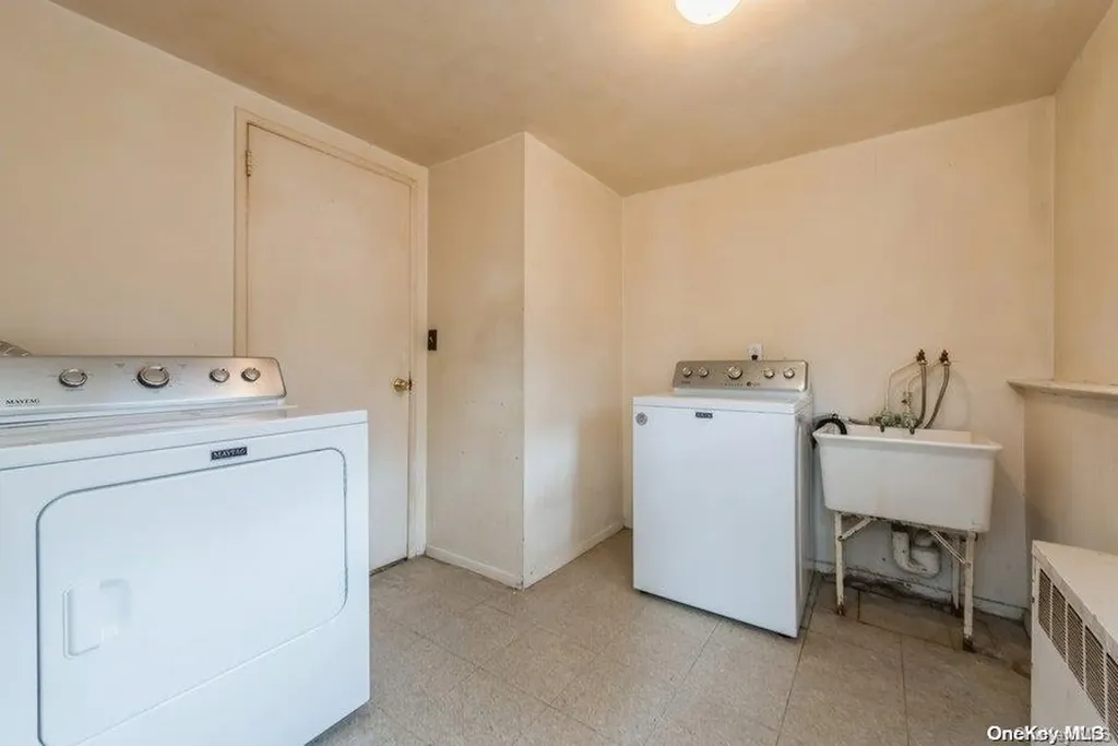 10 Robert Court Bethpage NY 11714