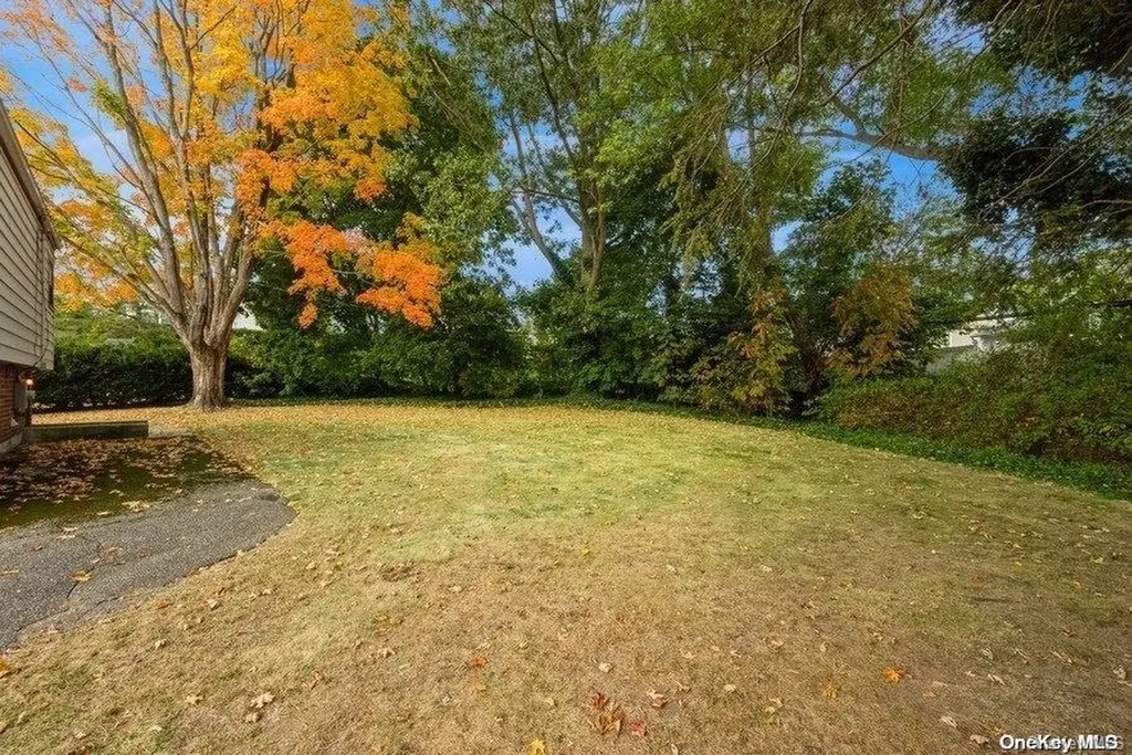 10 Robert Court Bethpage NY 11714
