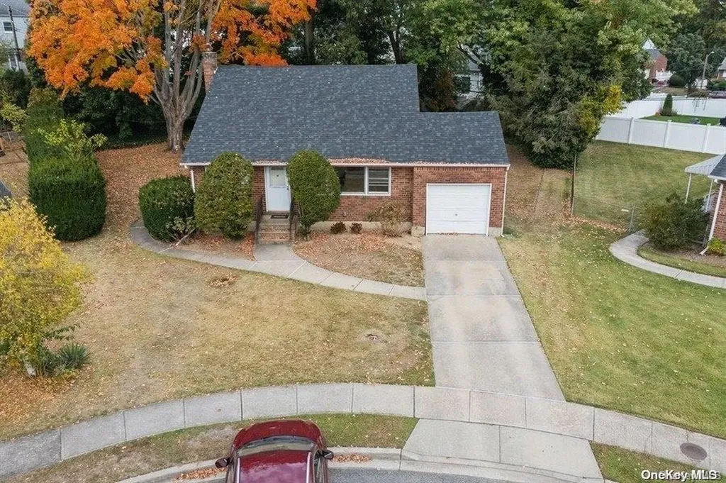 10 Robert Court Bethpage NY 11714