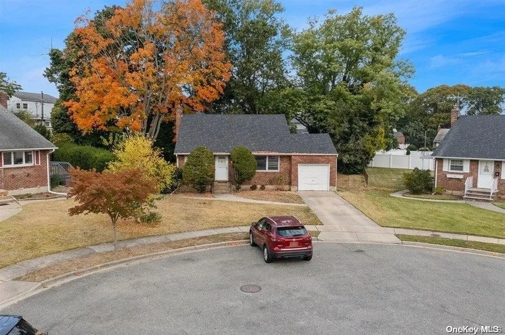 10 Robert Court Bethpage NY 11714