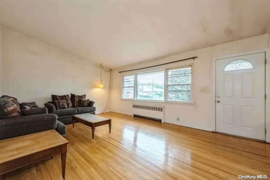 10 Robert Court Bethpage NY 11714
