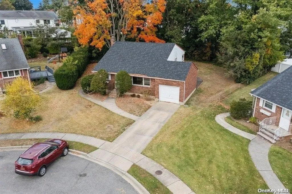 10 Robert Court Bethpage NY 11714